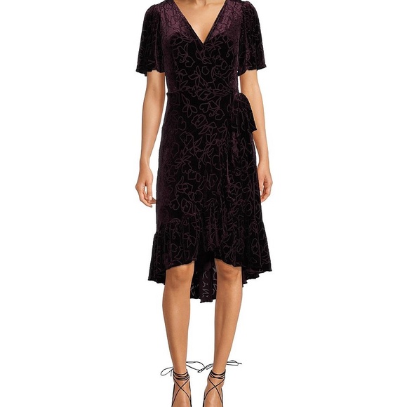 🎩🗝️ NWT $159 Calvin Klein Purple Short V-Neck Ruffled Hem Faux Wrap Velvet Dress - Picture 3 of 14